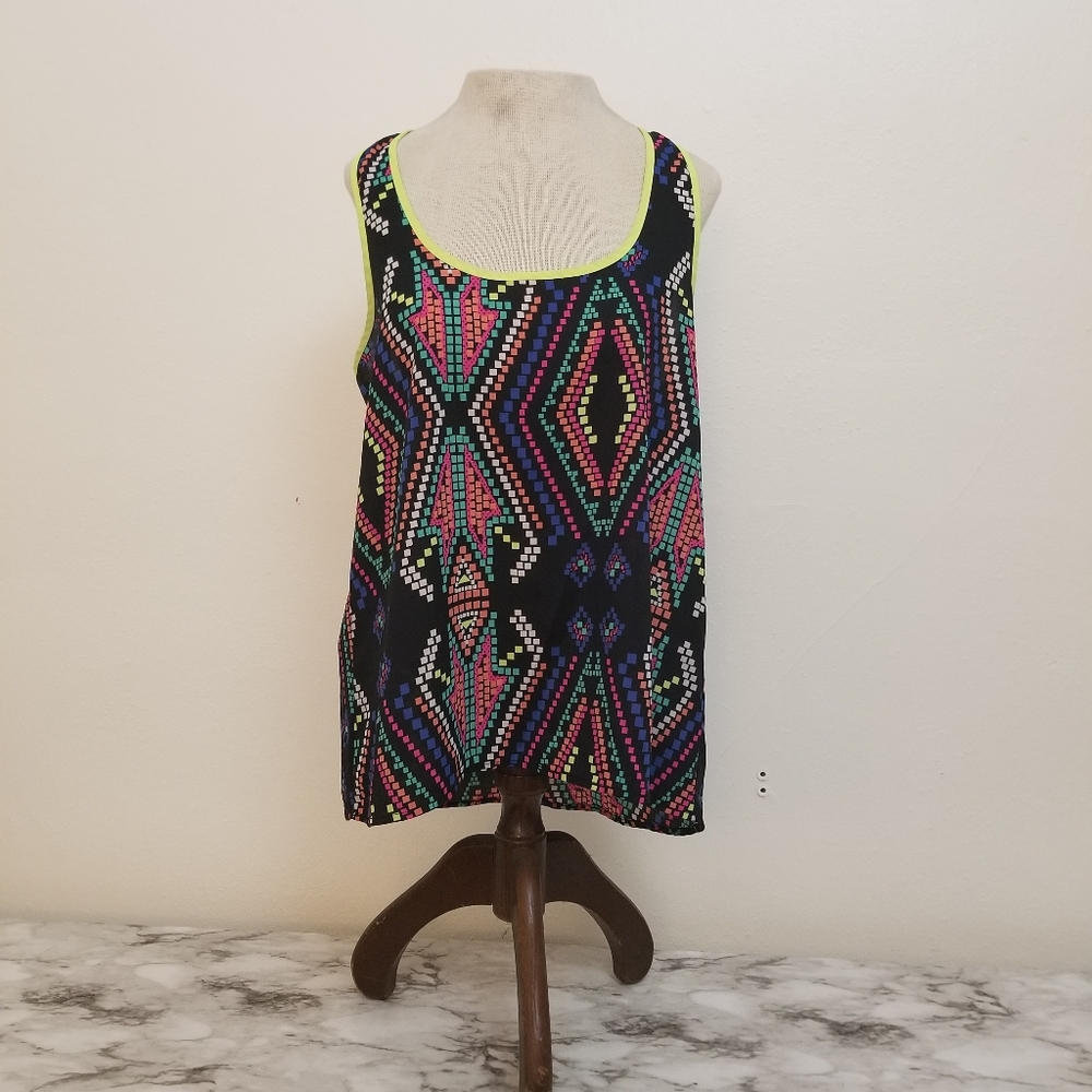 Fun fluorescent geometric patterned tank